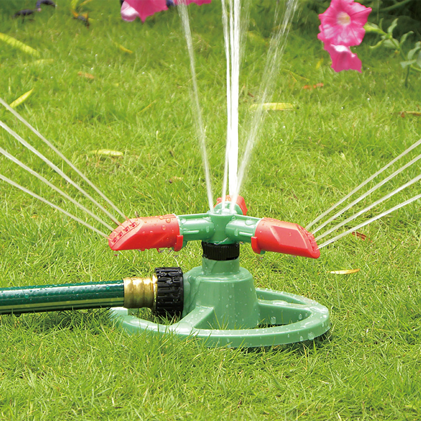 3-Arm Rotating Garden Sprinkler, Green
