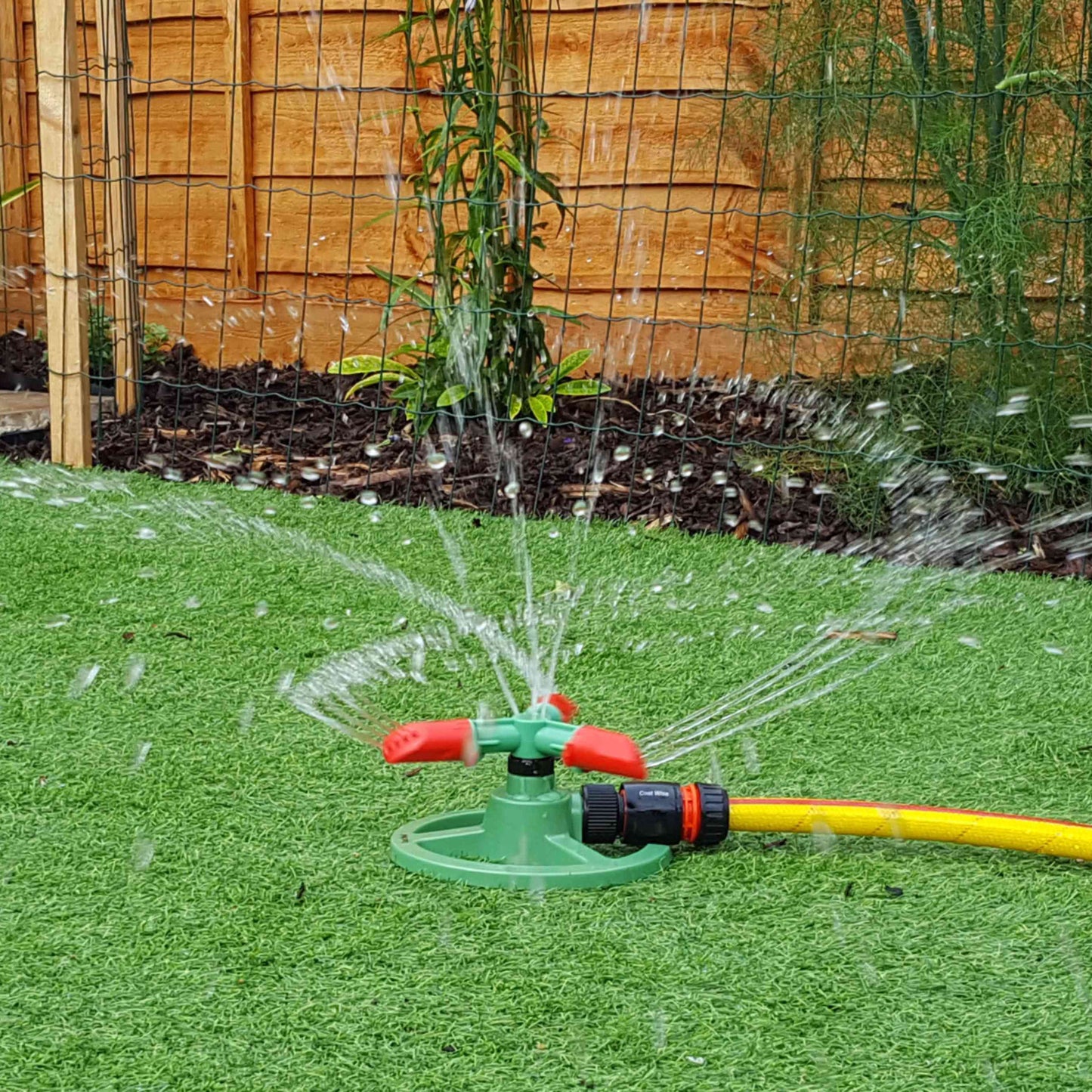3-Arm Rotating Garden Sprinkler, Green