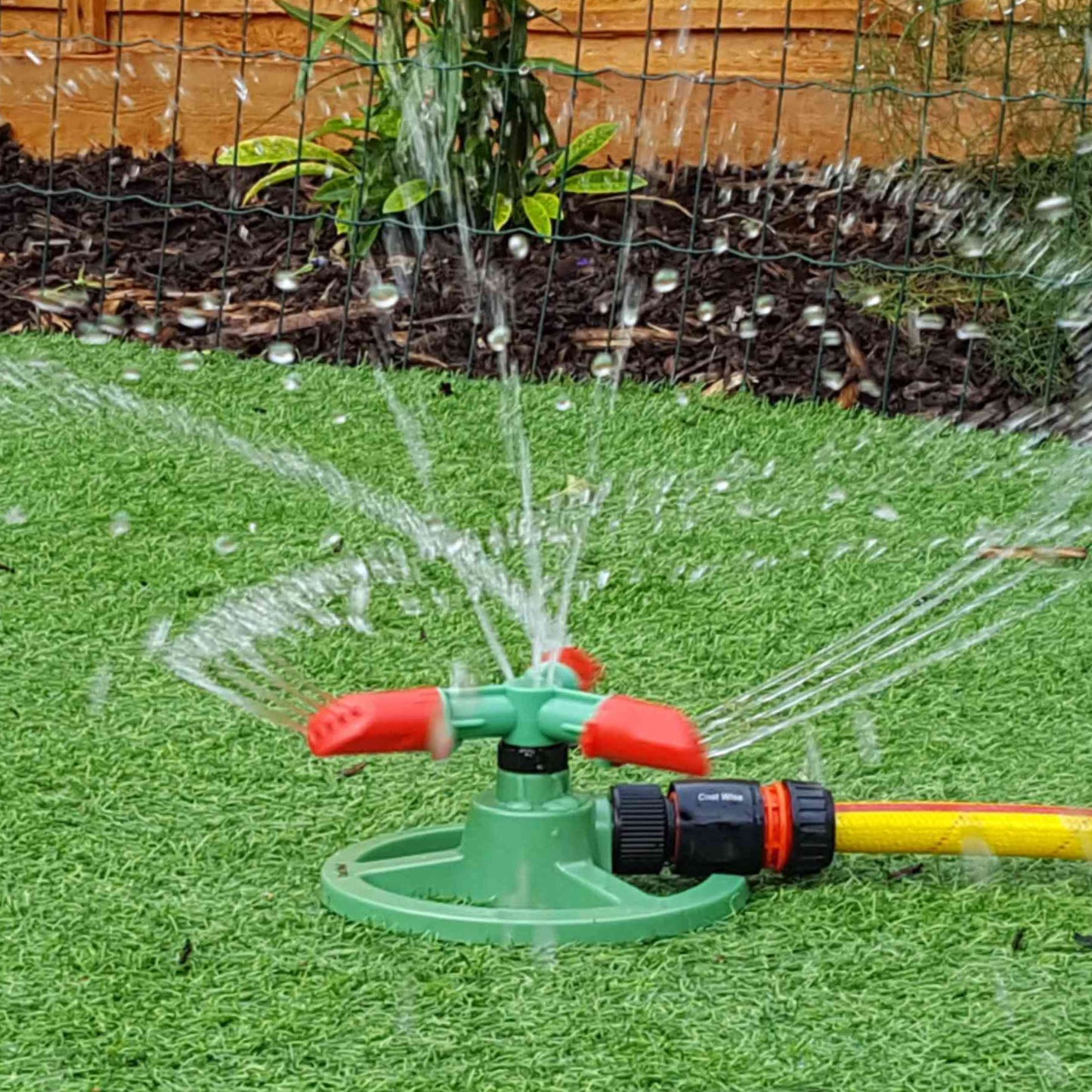 3-Arm Rotating Garden Sprinkler, Green