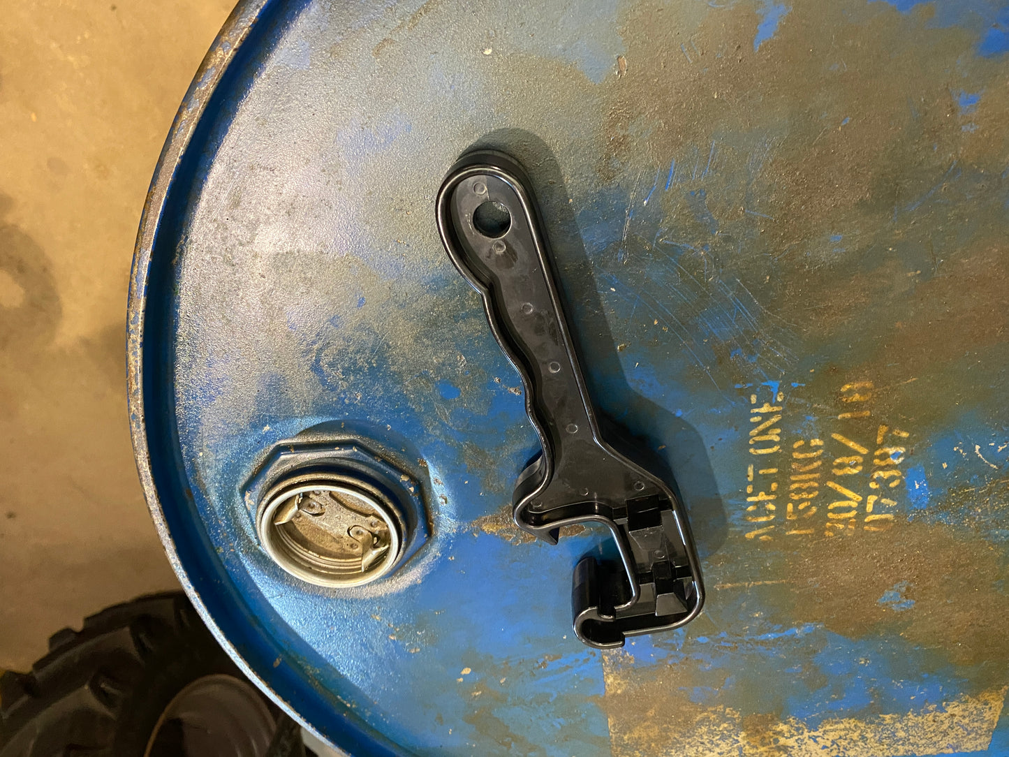 Universal Drum Wrench - Oil Drum Opening Tool