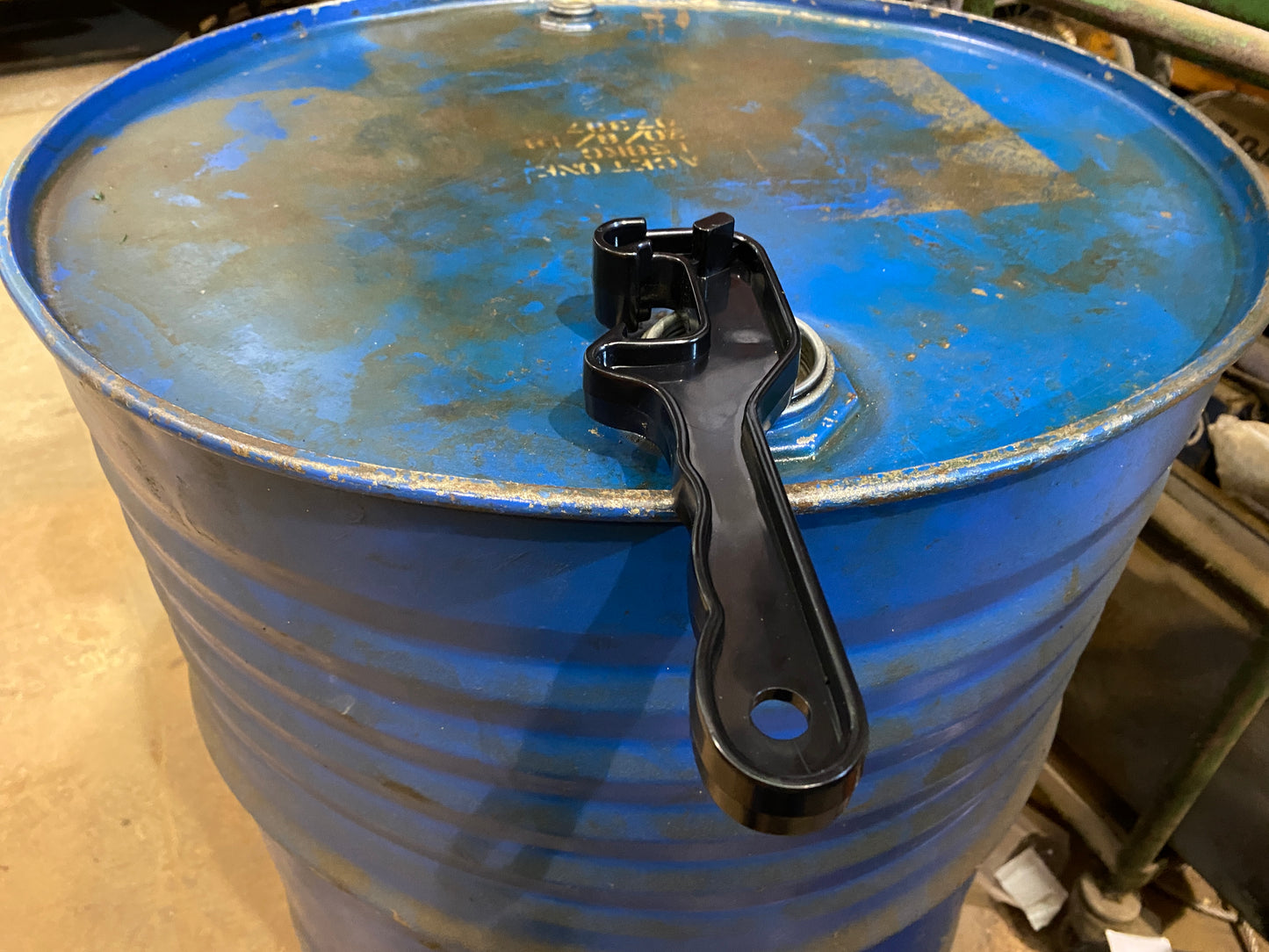 Universal Drum Wrench - Oil Drum Opening Tool