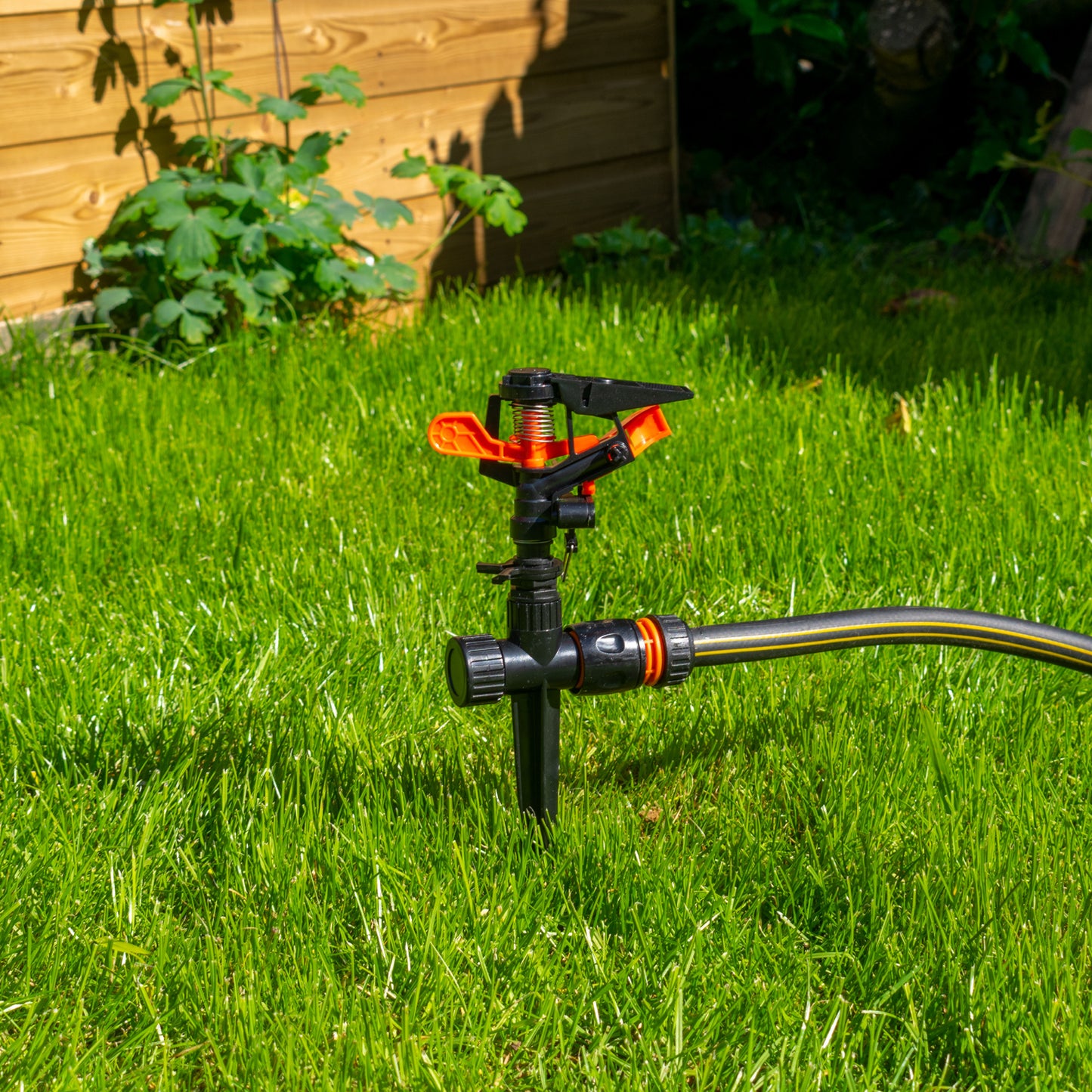 Adjustable Pulsating Sprinkler on Spike, Eco line