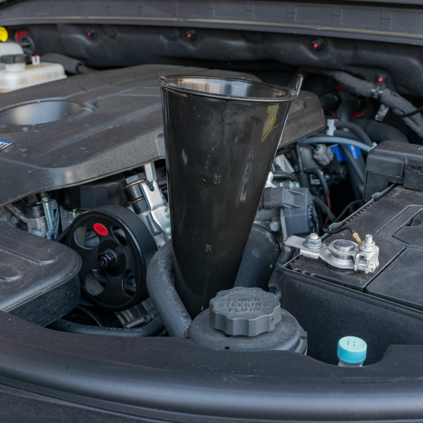 Long & Narrow Vehicle Funnel, Black