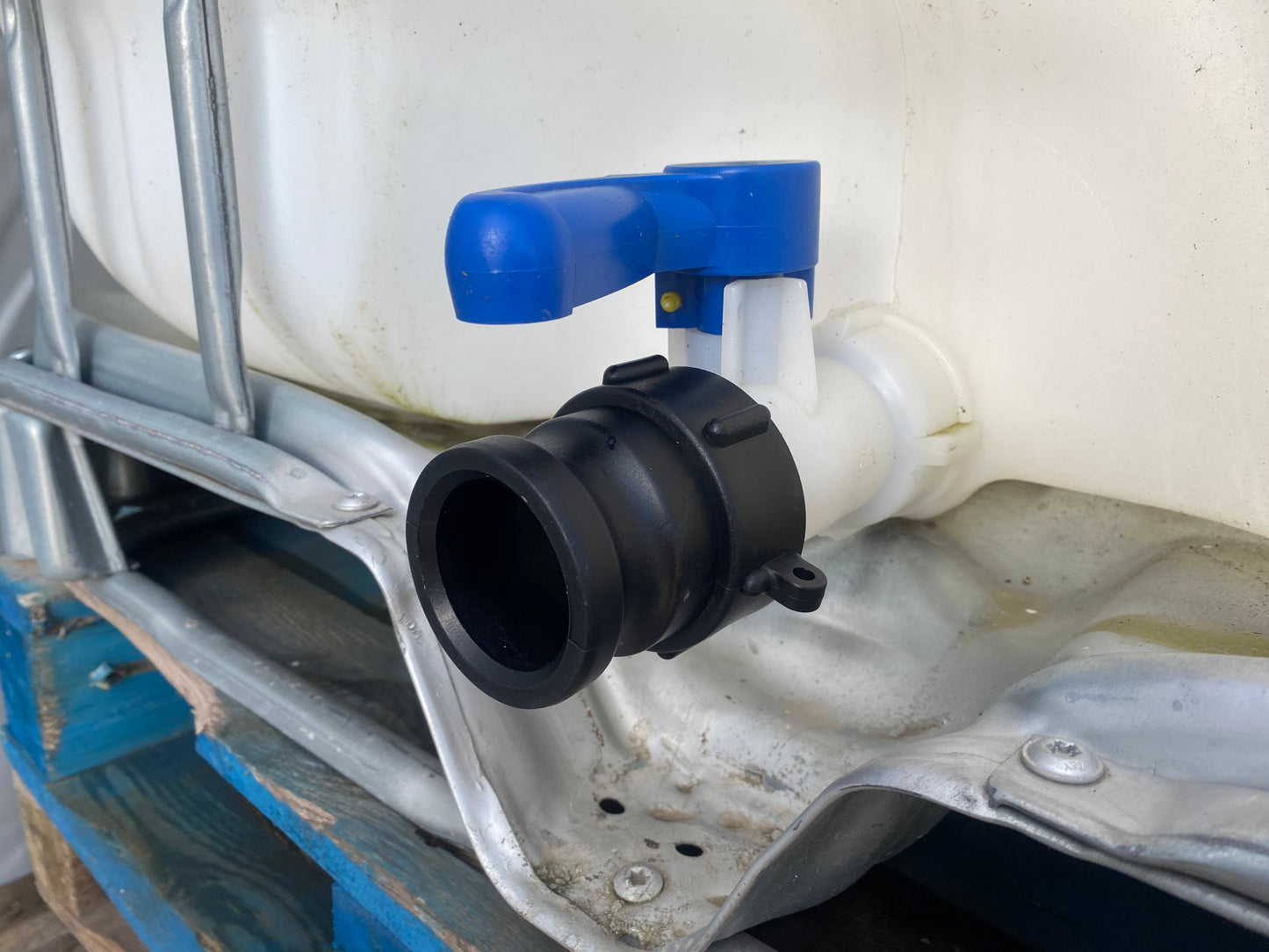 IBC S60X6 Adapter to 2" Male Camlock