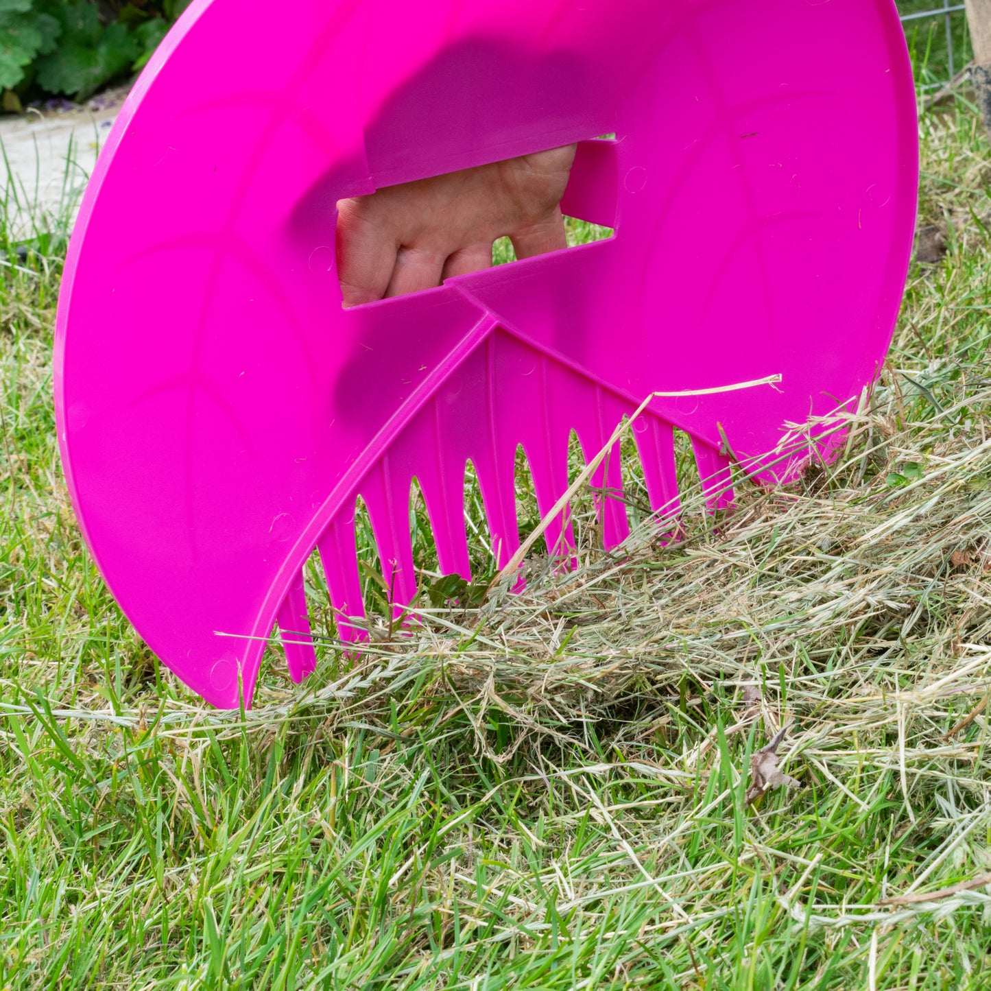 Garden Cleaning Leaf Grabbers, Pink