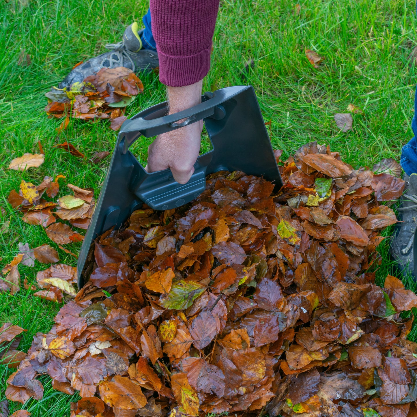 Heavy Duty Garden Cleaning Leaf Grabbers, Grey