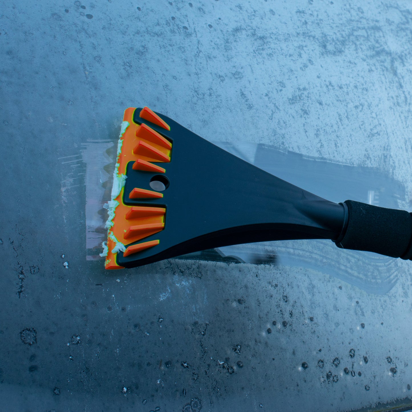 Telescopic Handle 2-in-1 Ice Scraper & Snow Brush