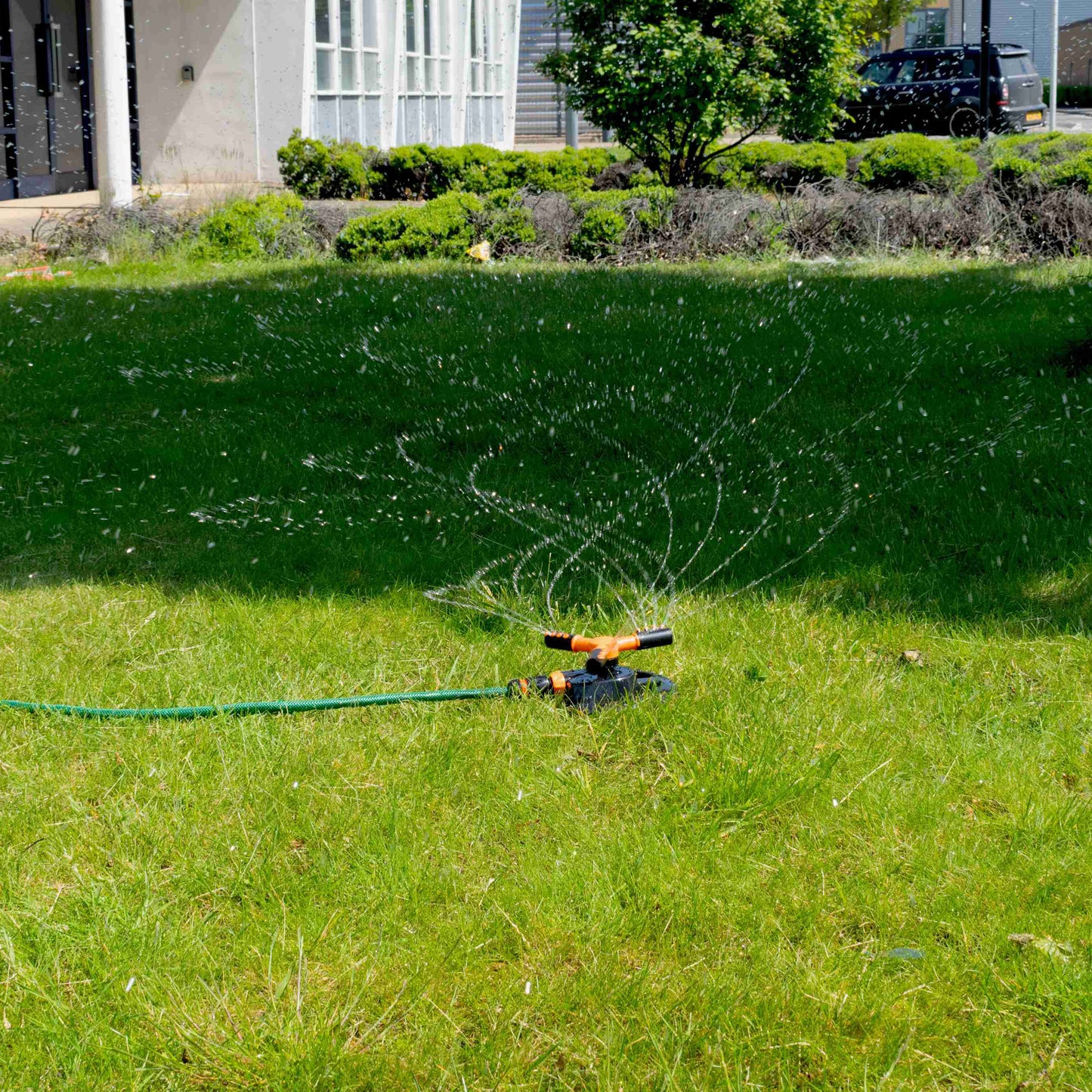 3-Arm Rotating Garden Sprinkler, Black line
