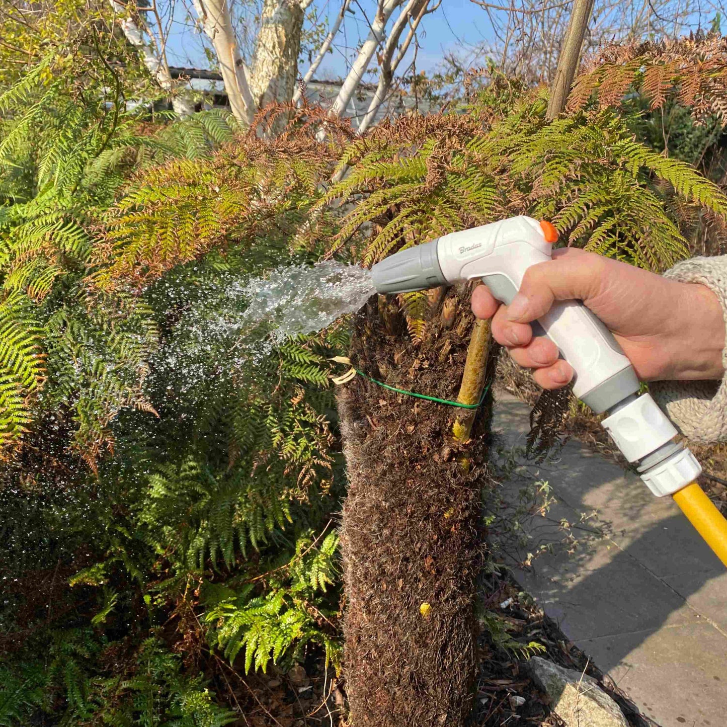 Grey & White Adjustable Flow Water Sprayer, EN10TK