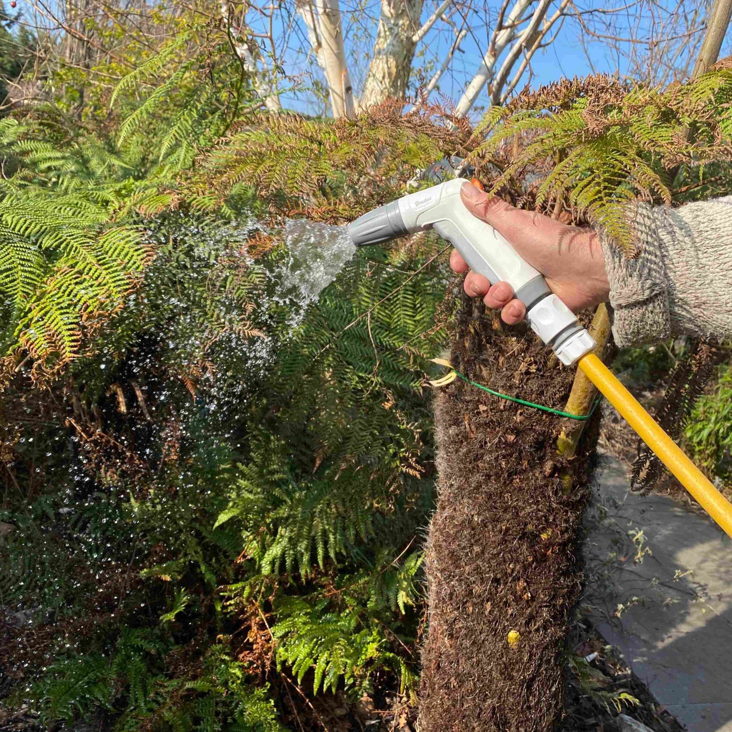 Grey & White Adjustable Flow Water Sprayer, EN10TK