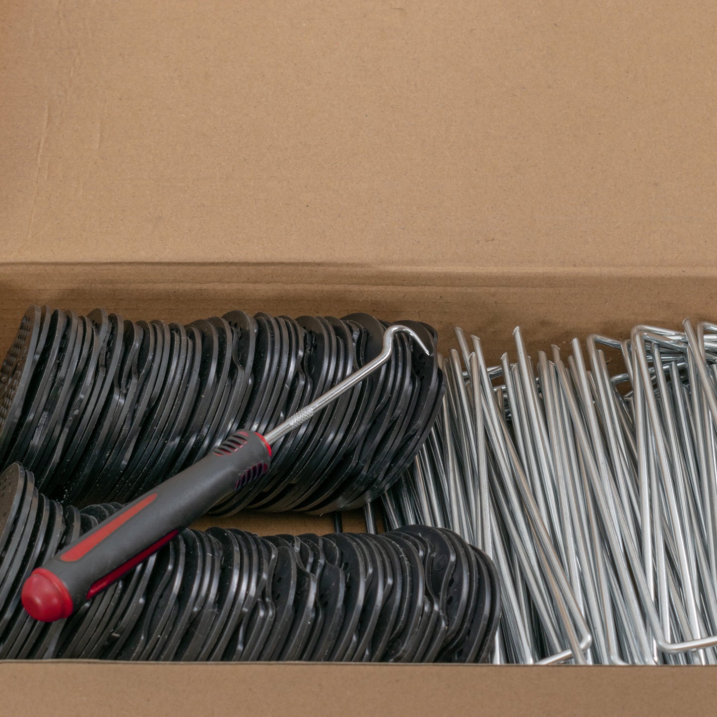 6" Weed Matting Pegs & Securing Washer, Red Tool