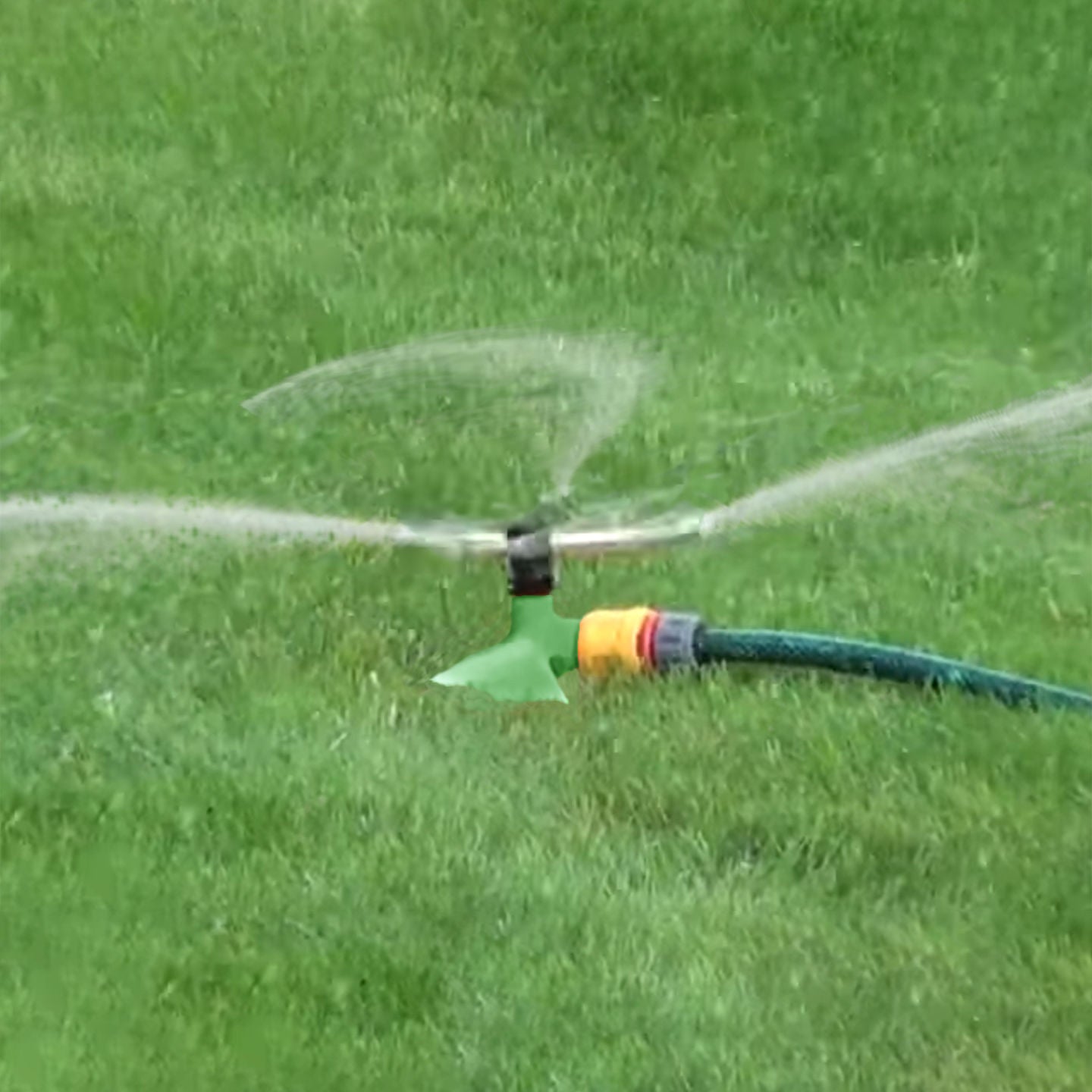 3-Arm Revolving Garden Sprinkler, Green Leaf